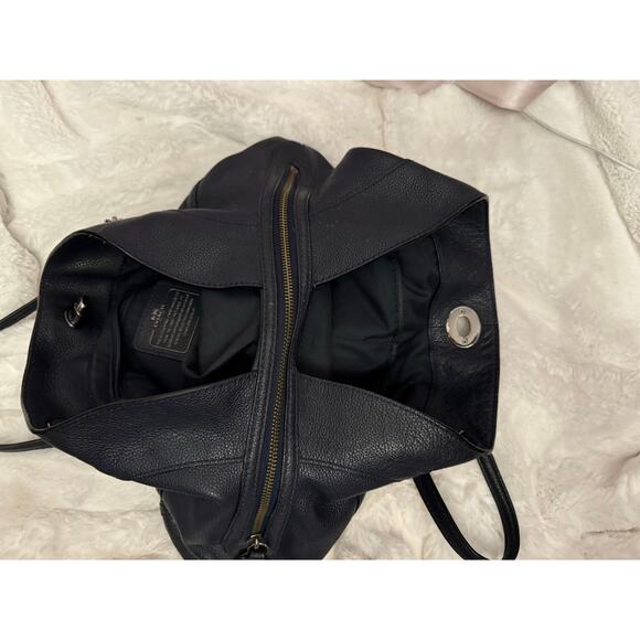 Coach Edie Chain Shoulder Bag Navy Pebbled Leather Turnlock Slouchy Tote - Picture 11 of 12